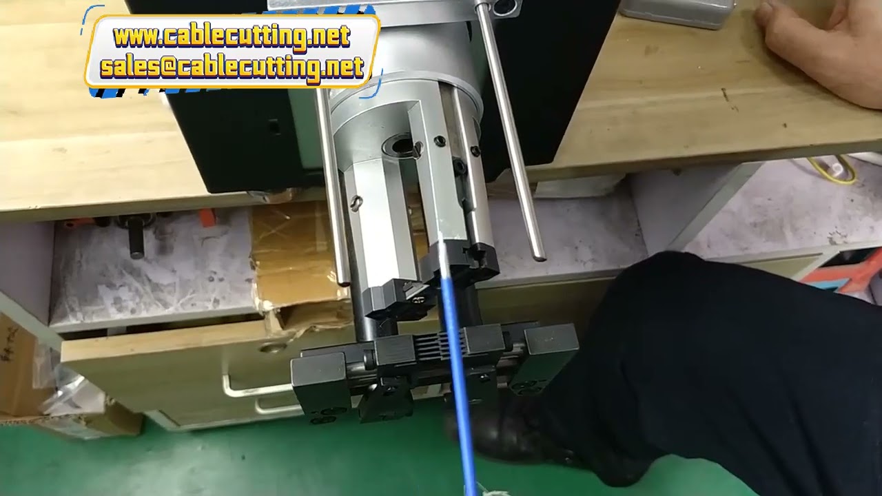 Halvautomatisk servomotor koaksialkabel roterende tvinn- og strippemaskin